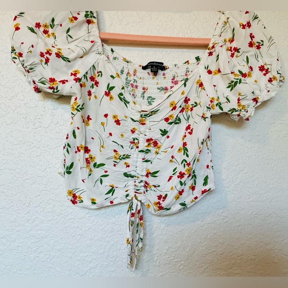 Ambiance Floral Crop Top with cinched Front - Picture 3 of 11